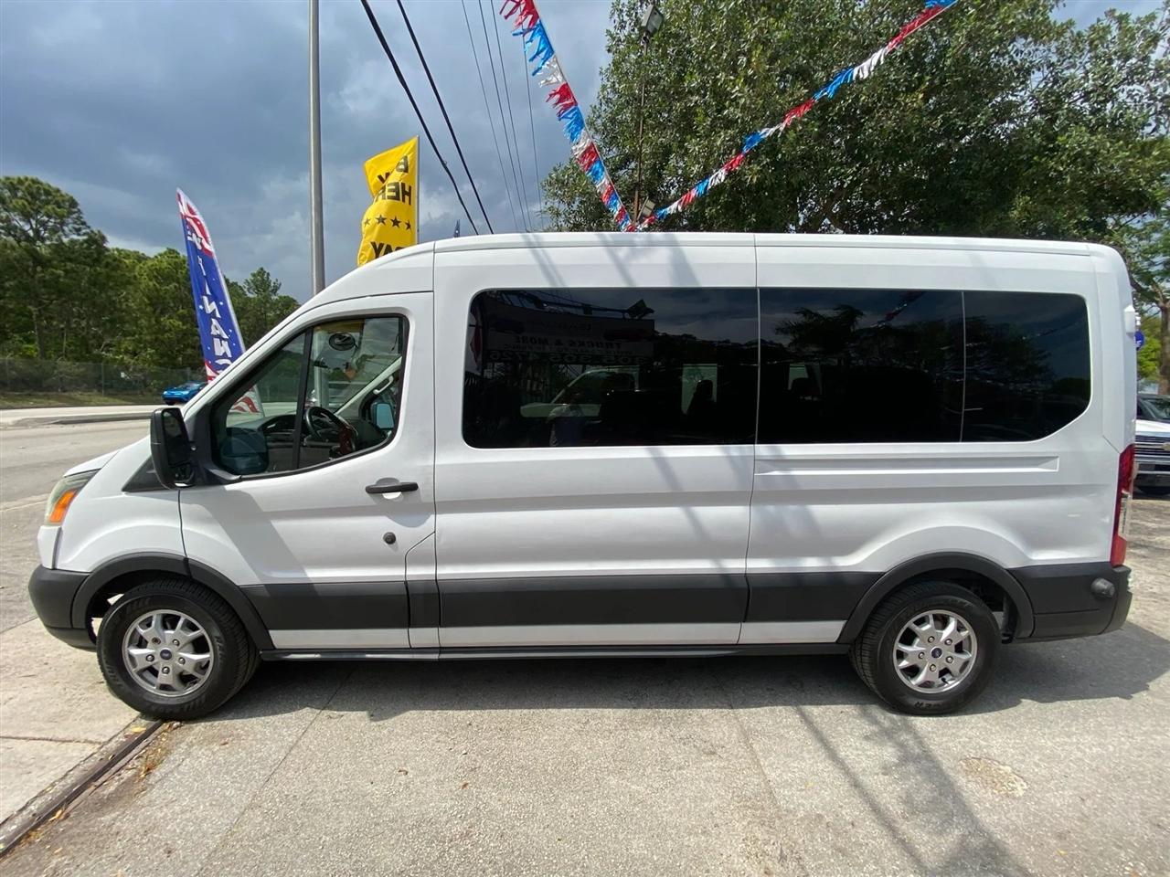 Ford Transit 350 Wagon Med. Roof XLT w/Sliding Pass. 148-in. WB 2016