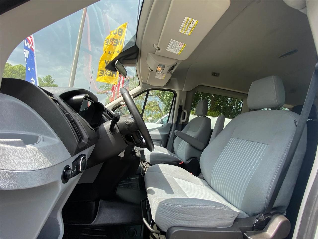 Ford Transit 350 Wagon Med. Roof XLT w/Sliding Pass. 148-in. WB 2016