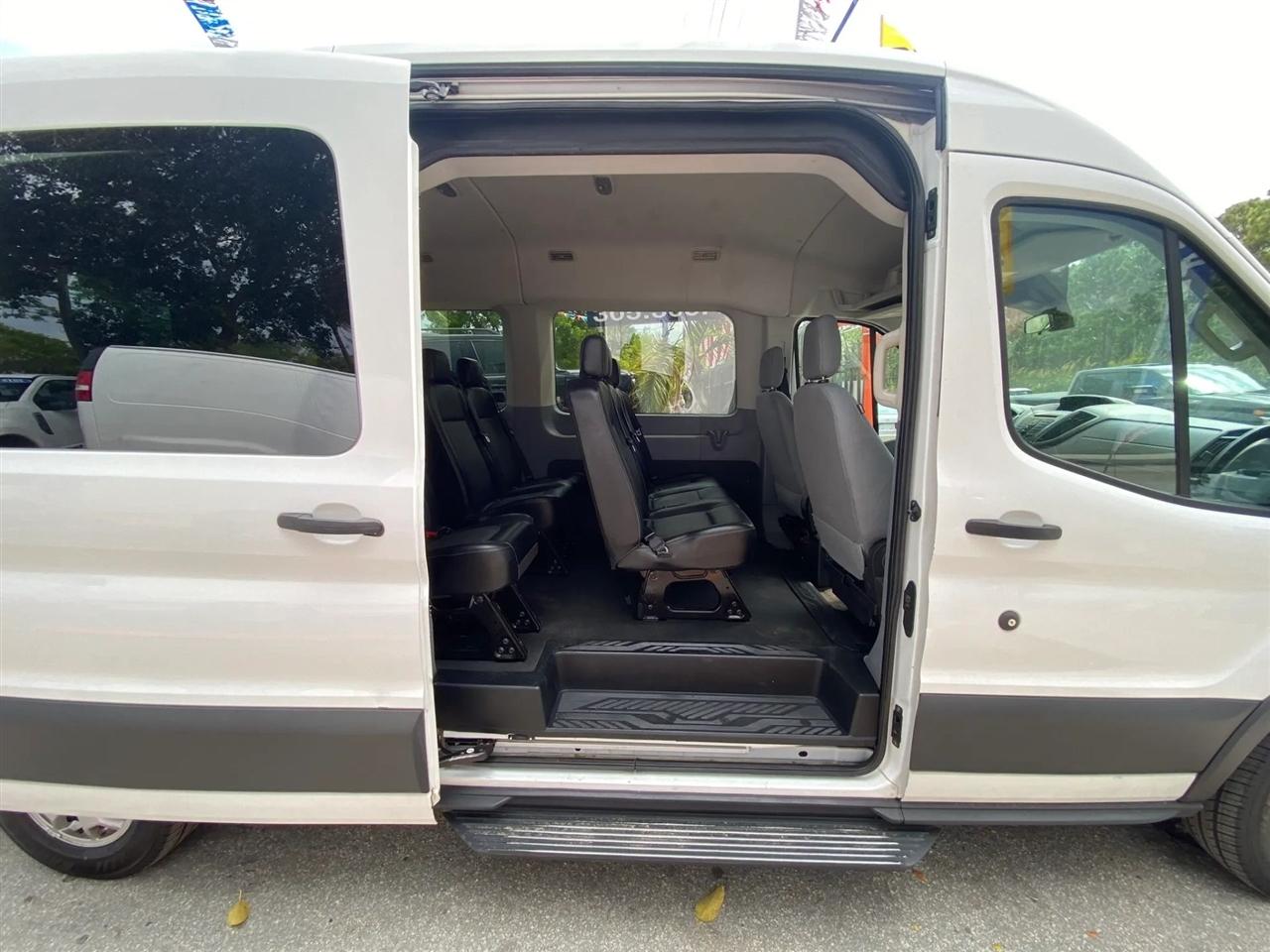 Ford Transit 350 Wagon Med. Roof XLT w/Sliding Pass. 148-in. WB 2016