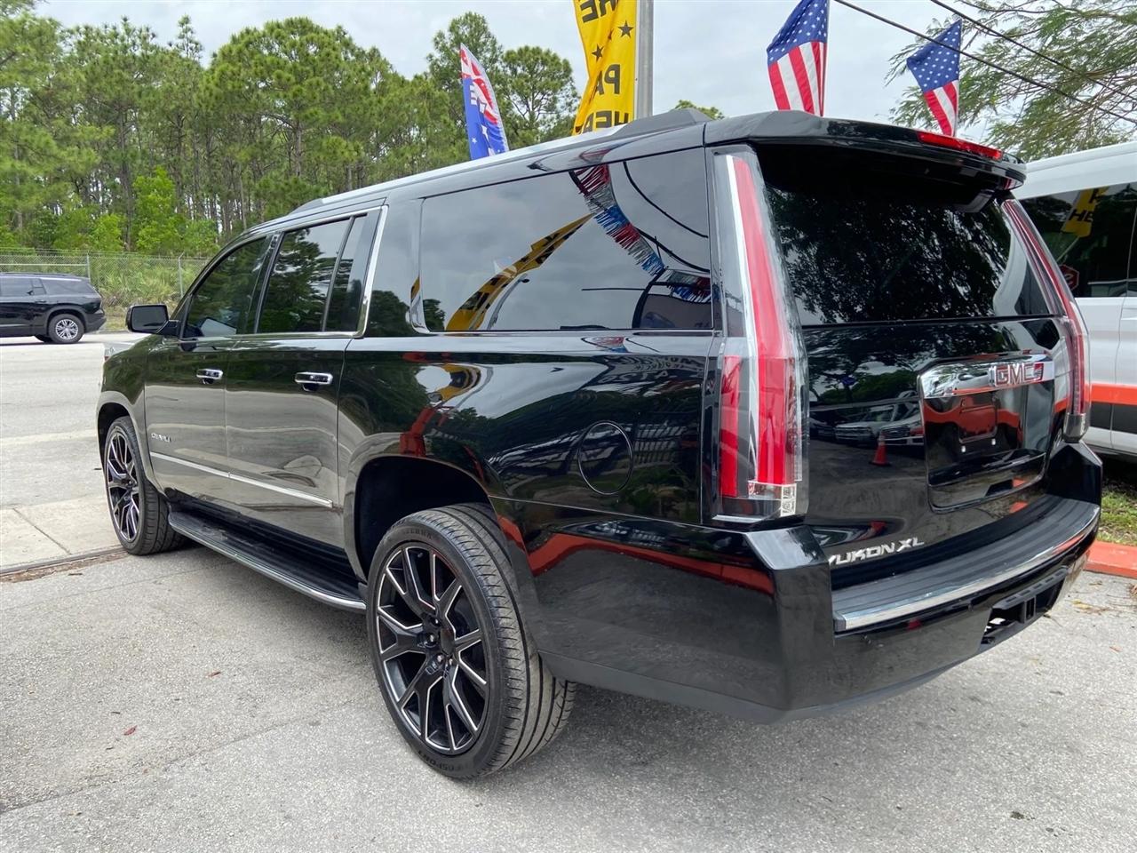 GMC Yukon XL Denali 4WD 2018