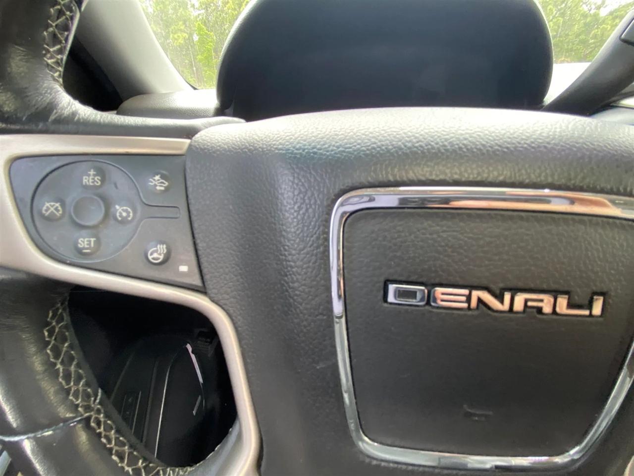 GMC Yukon XL Denali 4WD 2018
