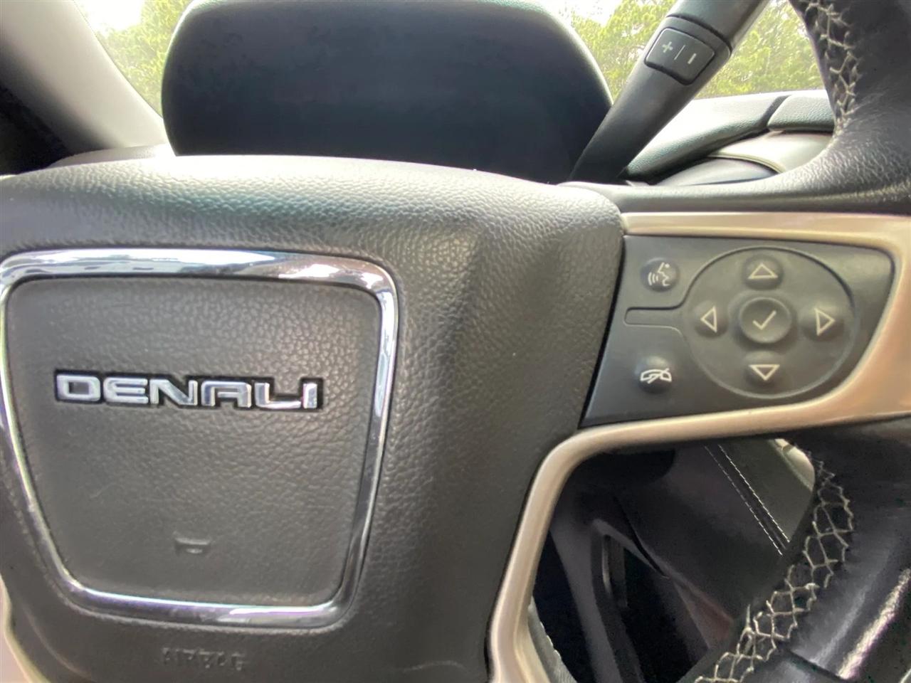 GMC Yukon XL Denali 4WD 2018