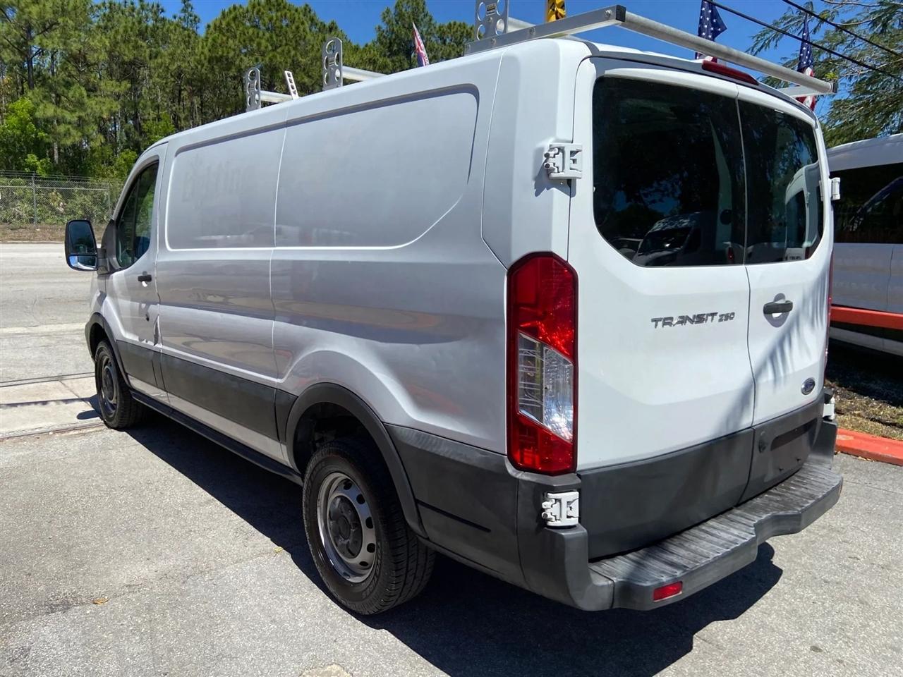 Ford Transit 250 Van Low Roof w/Sliding Pass. 130-in. WB 2016