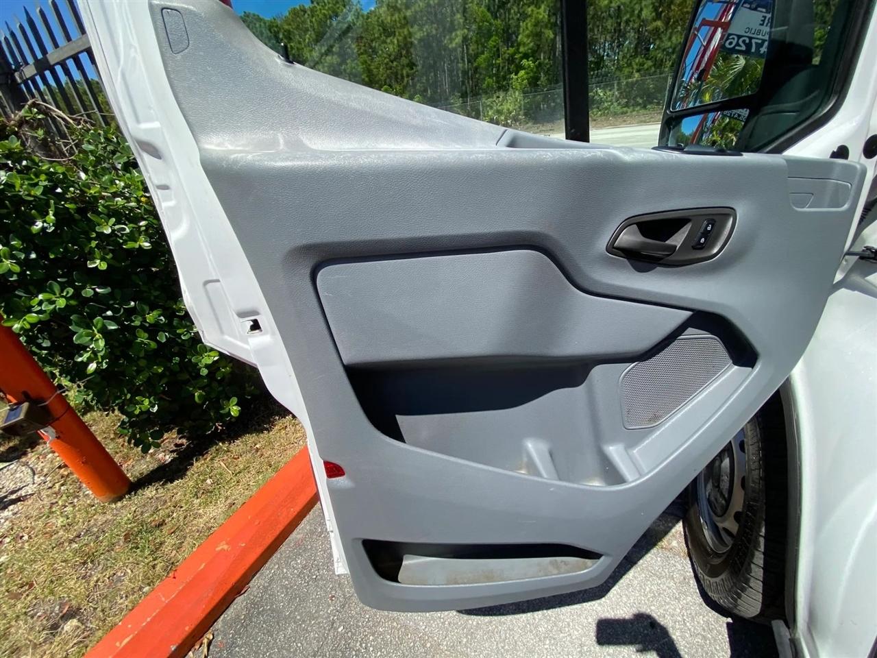 Ford Transit 250 Van Low Roof w/Sliding Pass. 130-in. WB 2016
