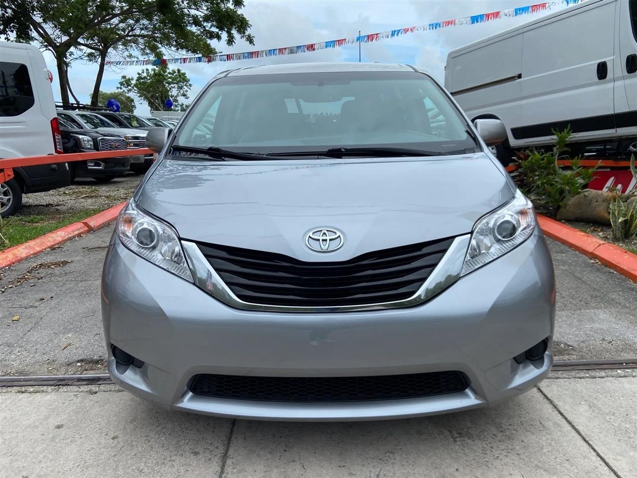 Toyota Sienna LE FWD 8-Passenger V6 2015
