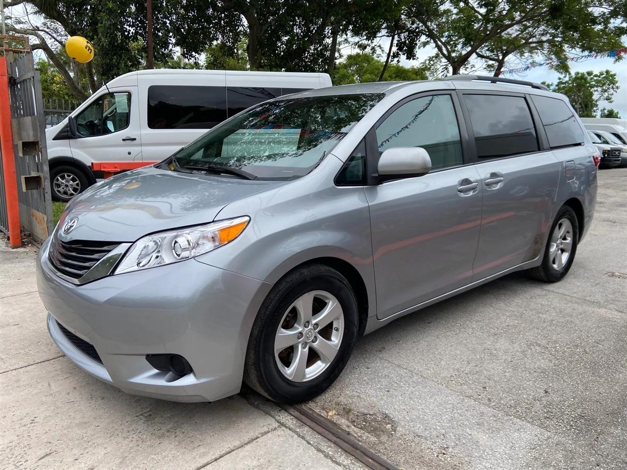 Toyota Sienna LE FWD 8-Passenger V6 2015