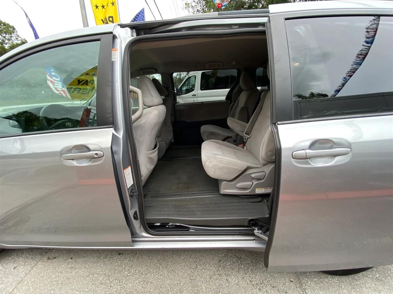 Toyota Sienna LE FWD 8-Passenger V6 2015