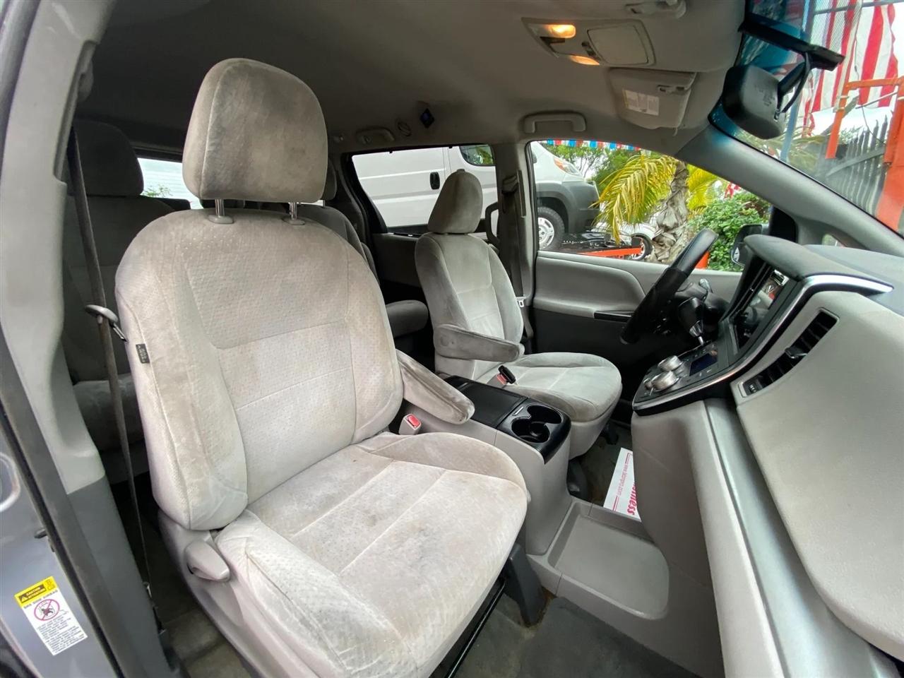 Toyota Sienna LE FWD 8-Passenger V6 2015
