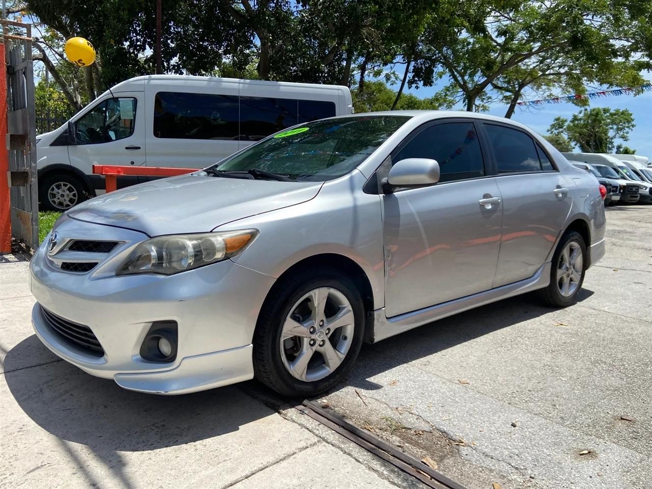 Toyota Corolla S 4-Speed AT 2011