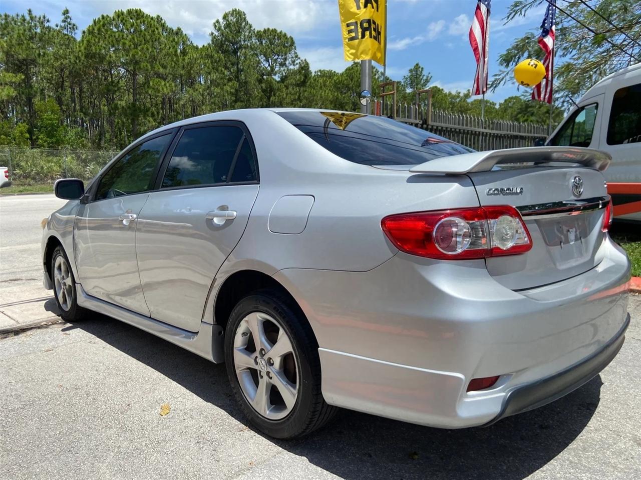 Toyota Corolla S 4-Speed AT 2011