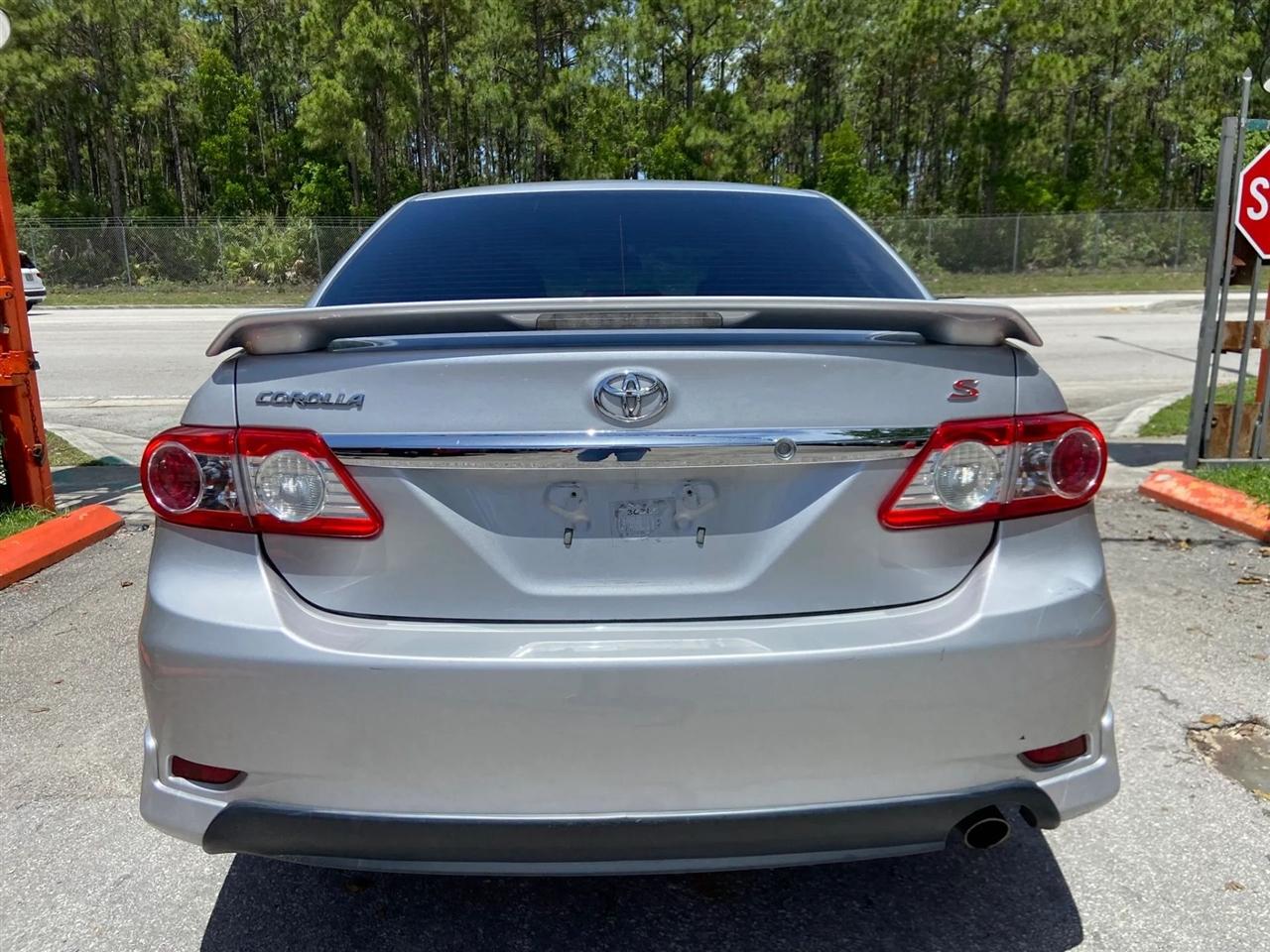 Toyota Corolla S 4-Speed AT 2011