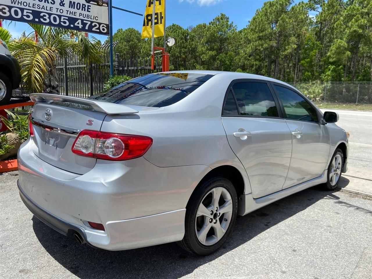 Toyota Corolla S 4-Speed AT 2011