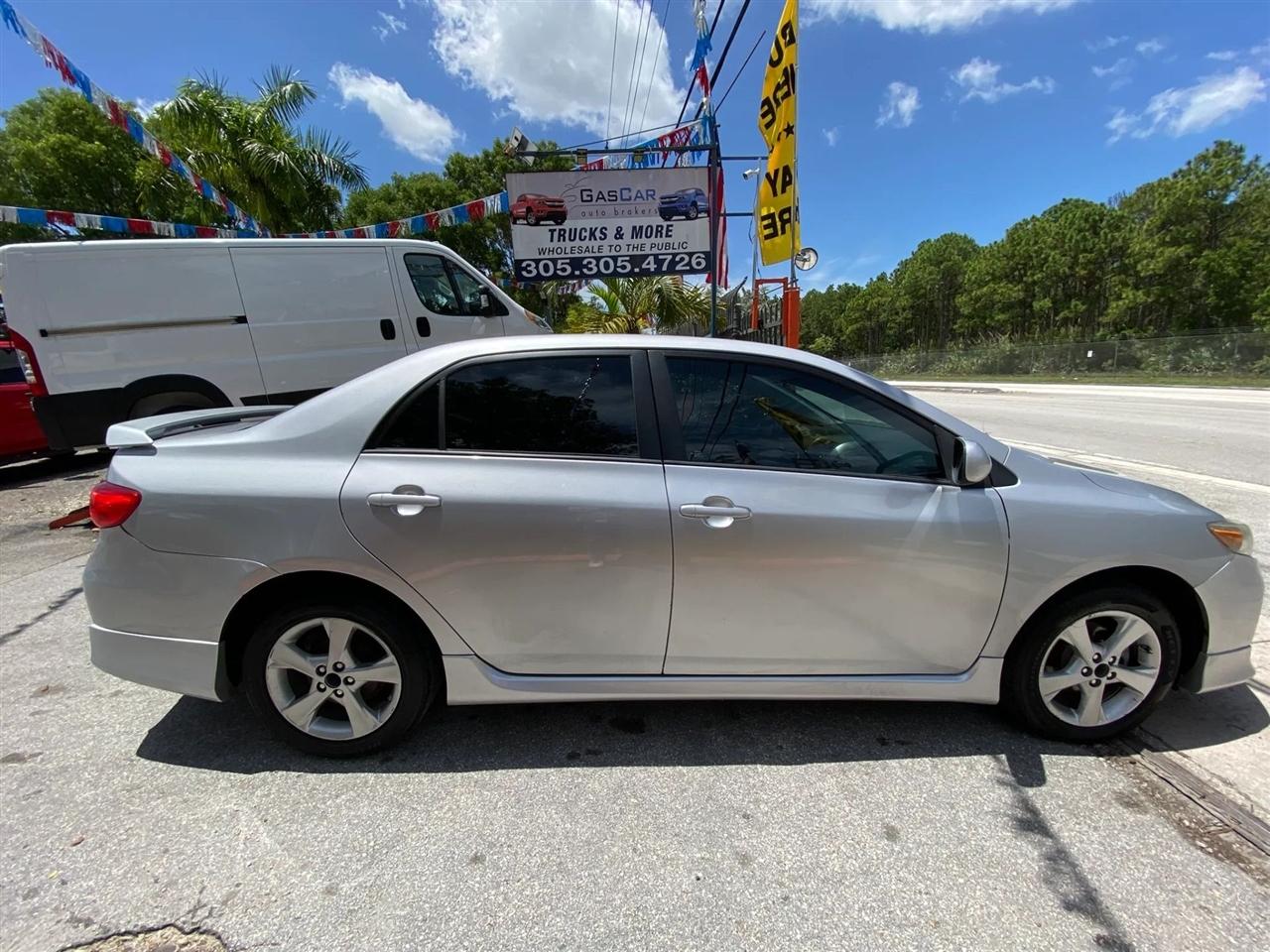Toyota Corolla S 4-Speed AT 2011