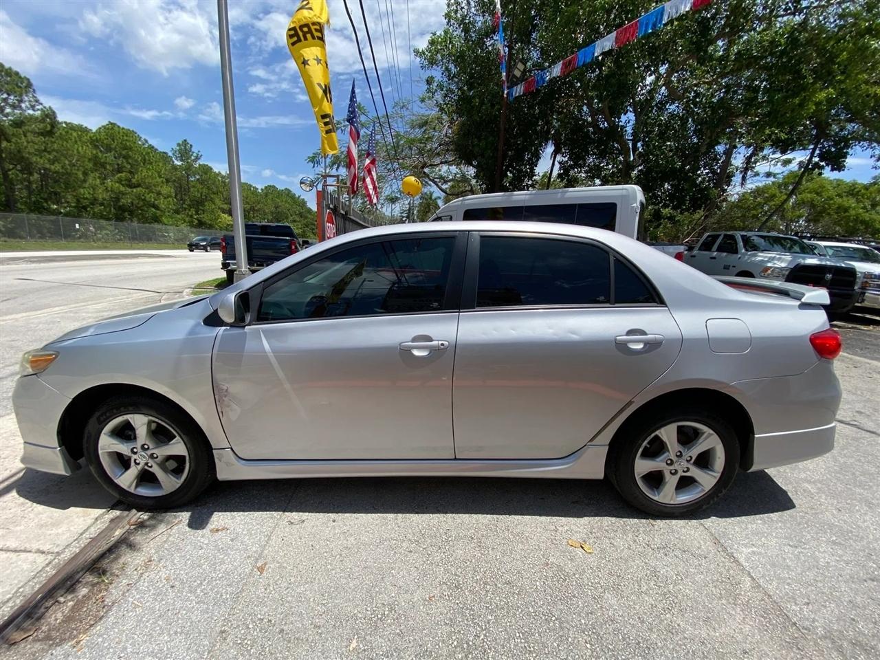 Toyota Corolla S 4-Speed AT 2011