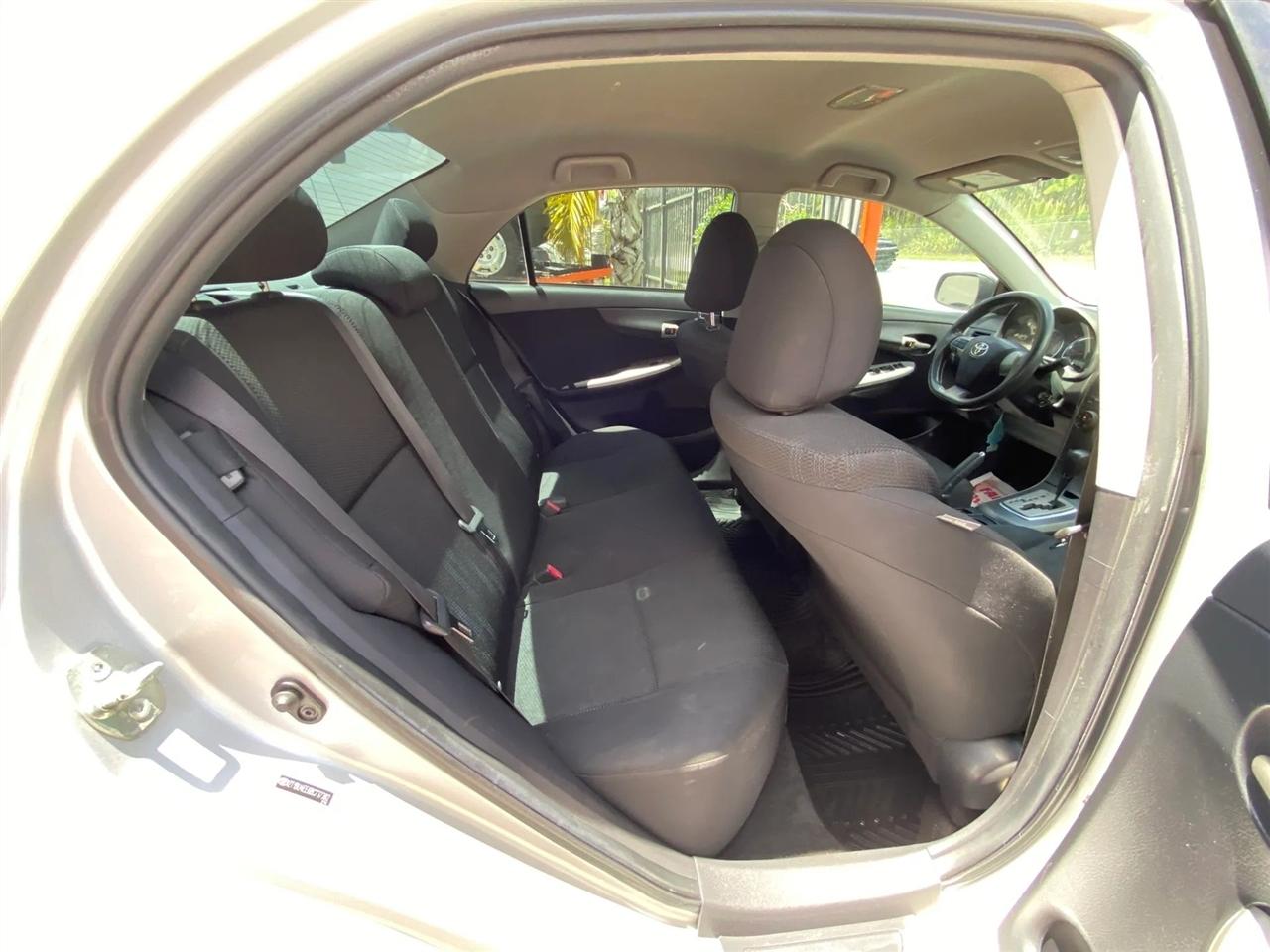 Toyota Corolla S 4-Speed AT 2011