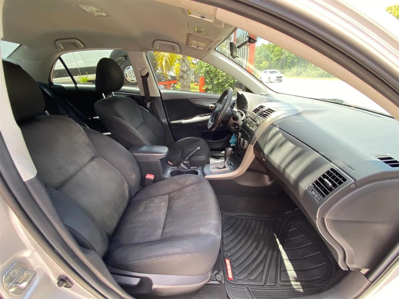 Toyota Corolla S 4-Speed AT 2011