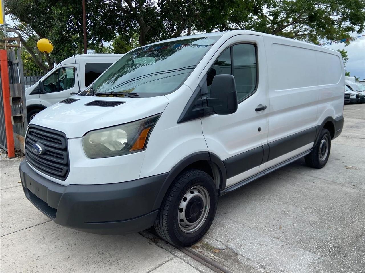 Ford Transit 150 Van Low Roof 60/40 Pass. 130-in. WB 2017