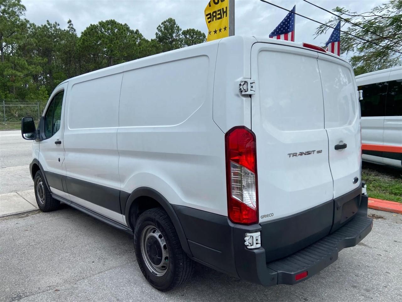 Ford Transit 150 Van Low Roof 60/40 Pass. 130-in. WB 2017