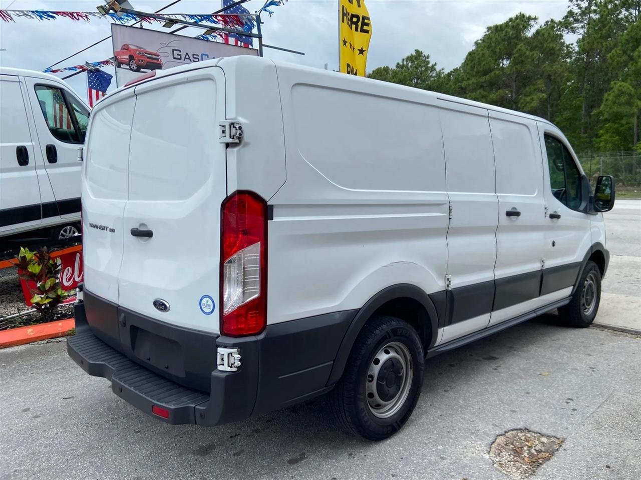Ford Transit 150 Van Low Roof 60/40 Pass. 130-in. WB 2017