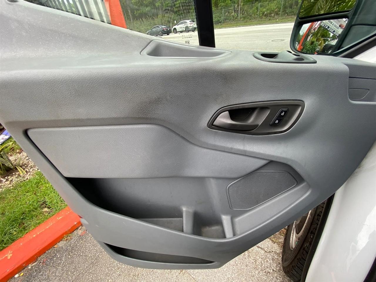 Ford Transit 150 Van Low Roof 60/40 Pass. 130-in. WB 2017