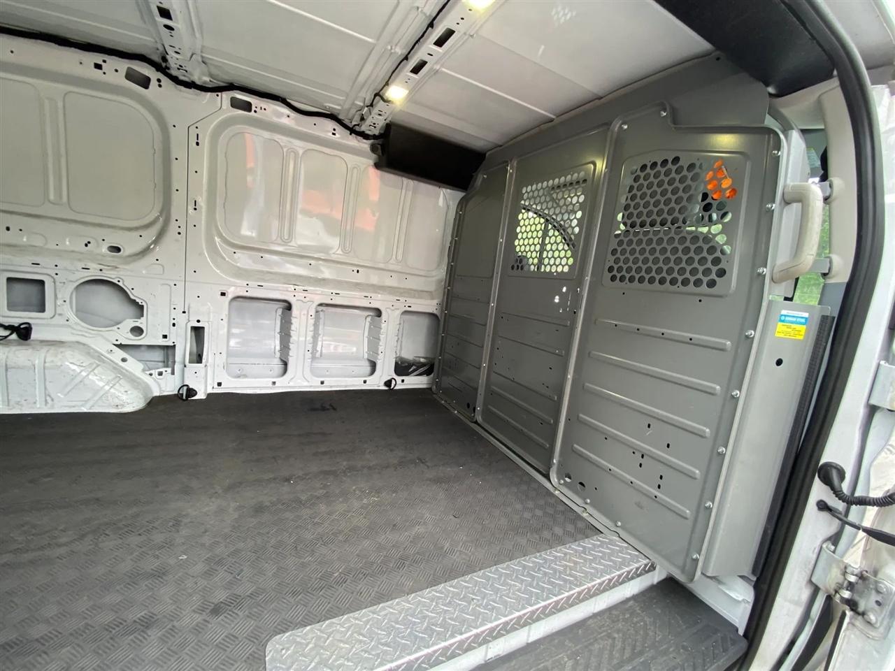Ford Transit 150 Van Low Roof 60/40 Pass. 130-in. WB 2017
