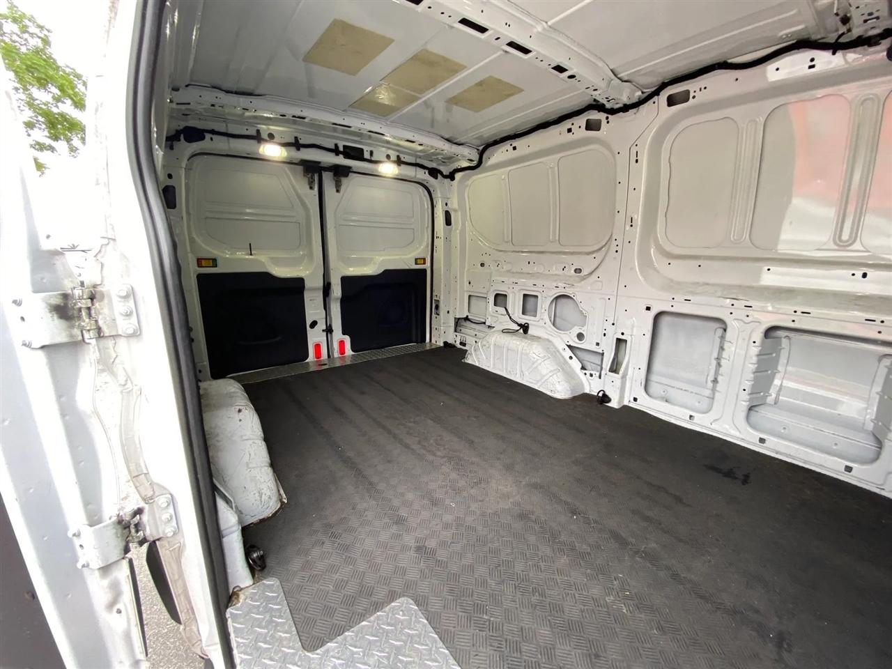 Ford Transit 150 Van Low Roof 60/40 Pass. 130-in. WB 2017