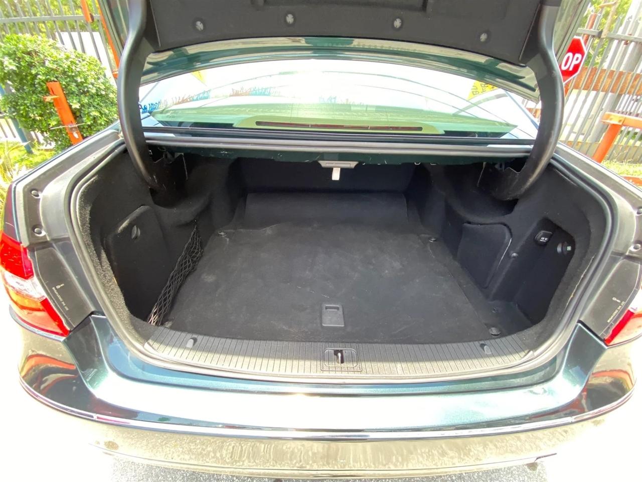 Mercedes-Benz E-Class E350 Sedan 4MATIC 2010