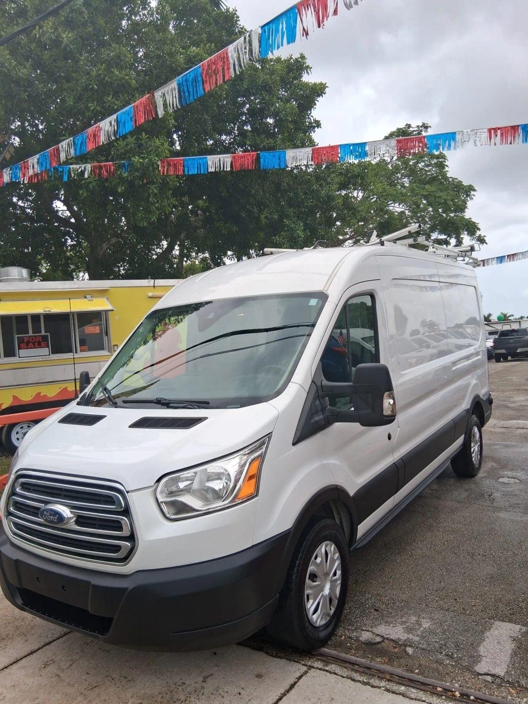 Ford Transit 350 Van Med. Roof w/Sliding Pass. 148-in. WB 2019