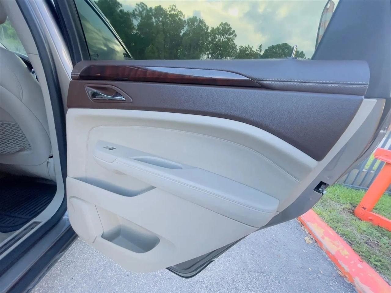 Cadillac SRX Premium Collection 2011