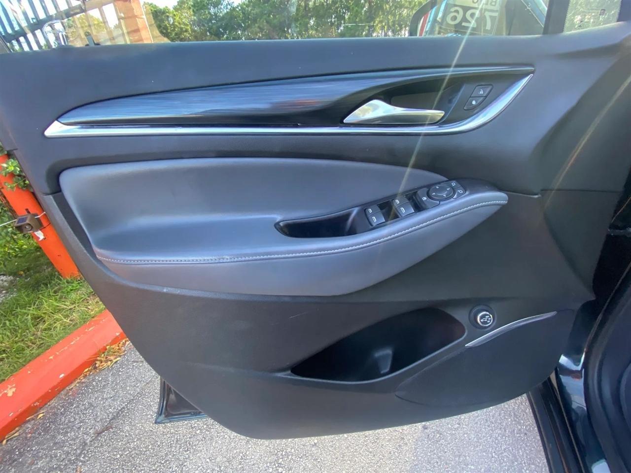 Buick Enclave Essence FWD 2018