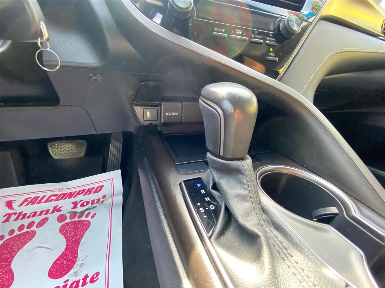 Toyota Camry SE 2021