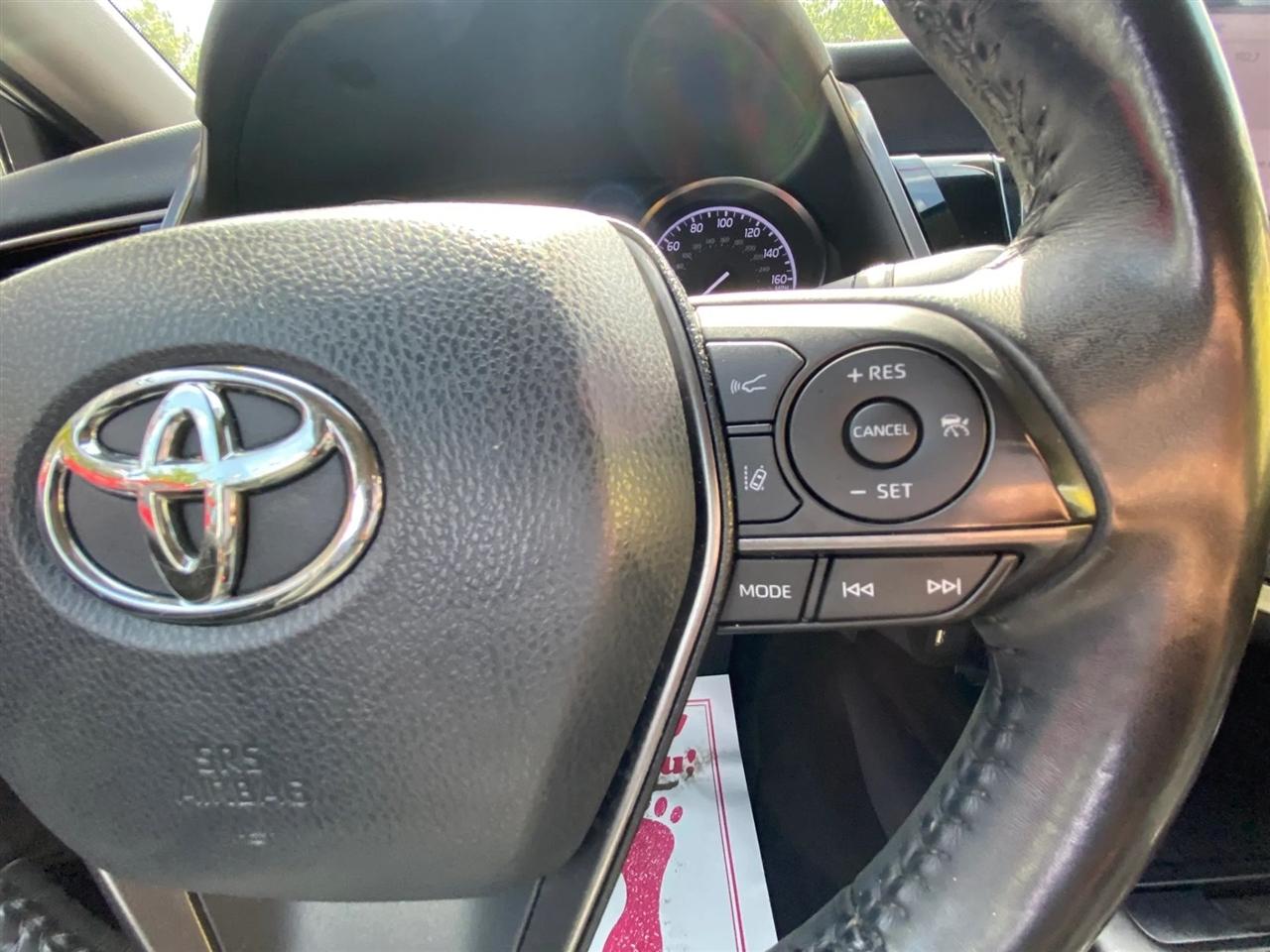 Toyota Camry SE 2021