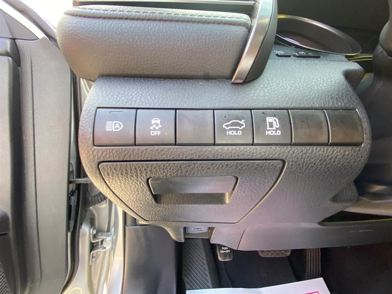 Toyota Camry SE 2021