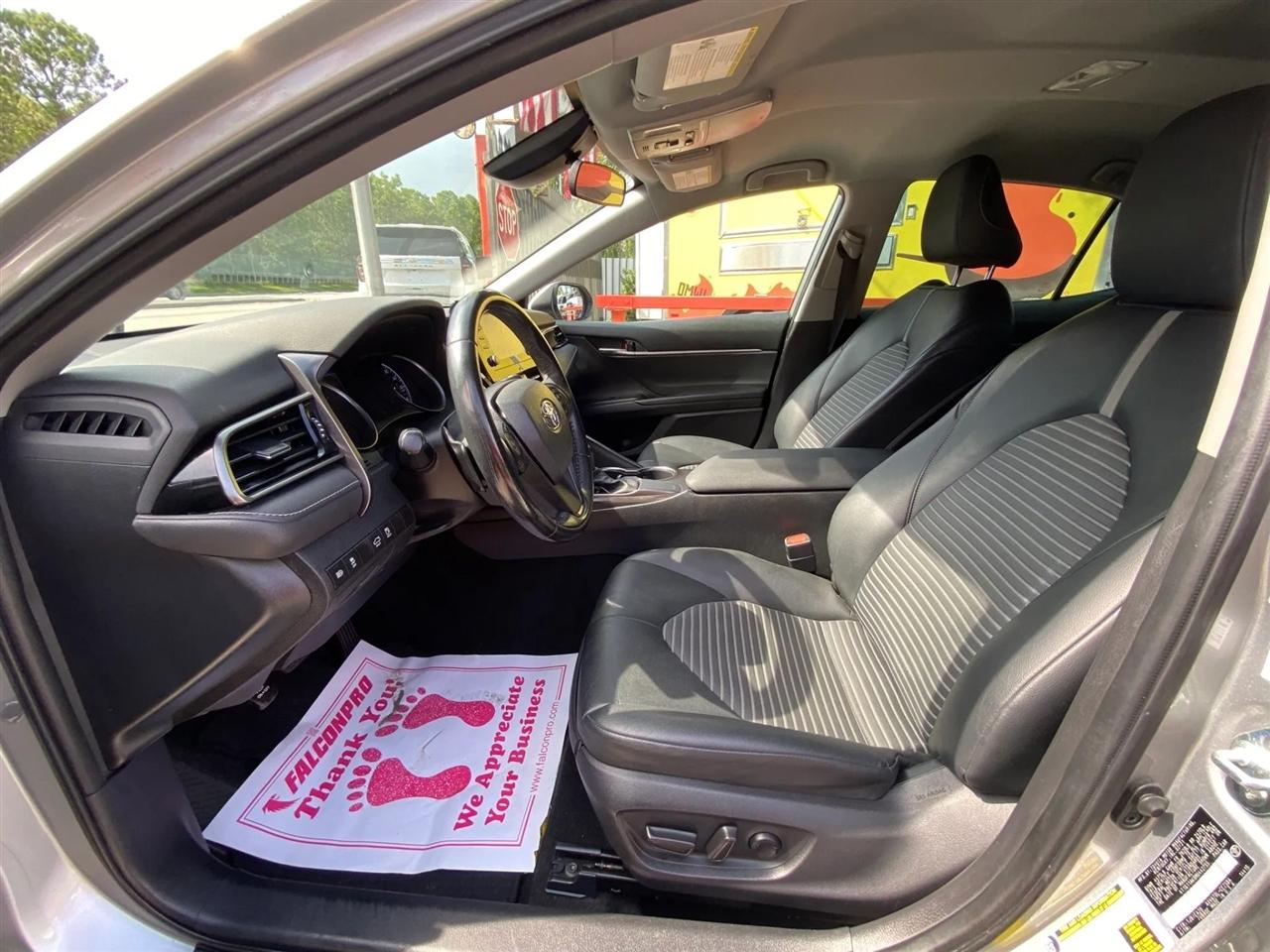 Toyota Camry SE 2021