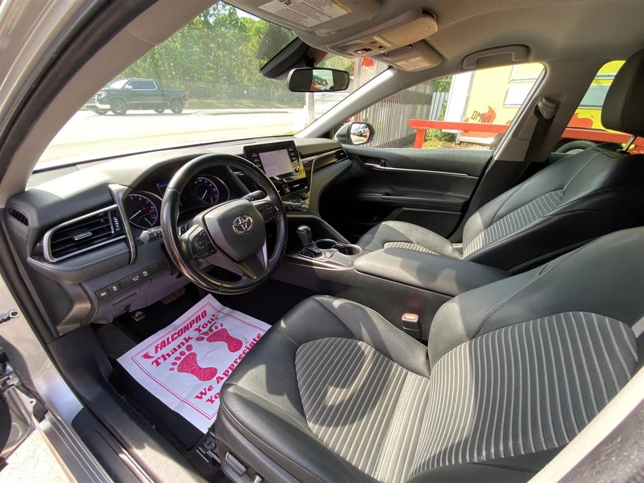Toyota Camry SE 2021