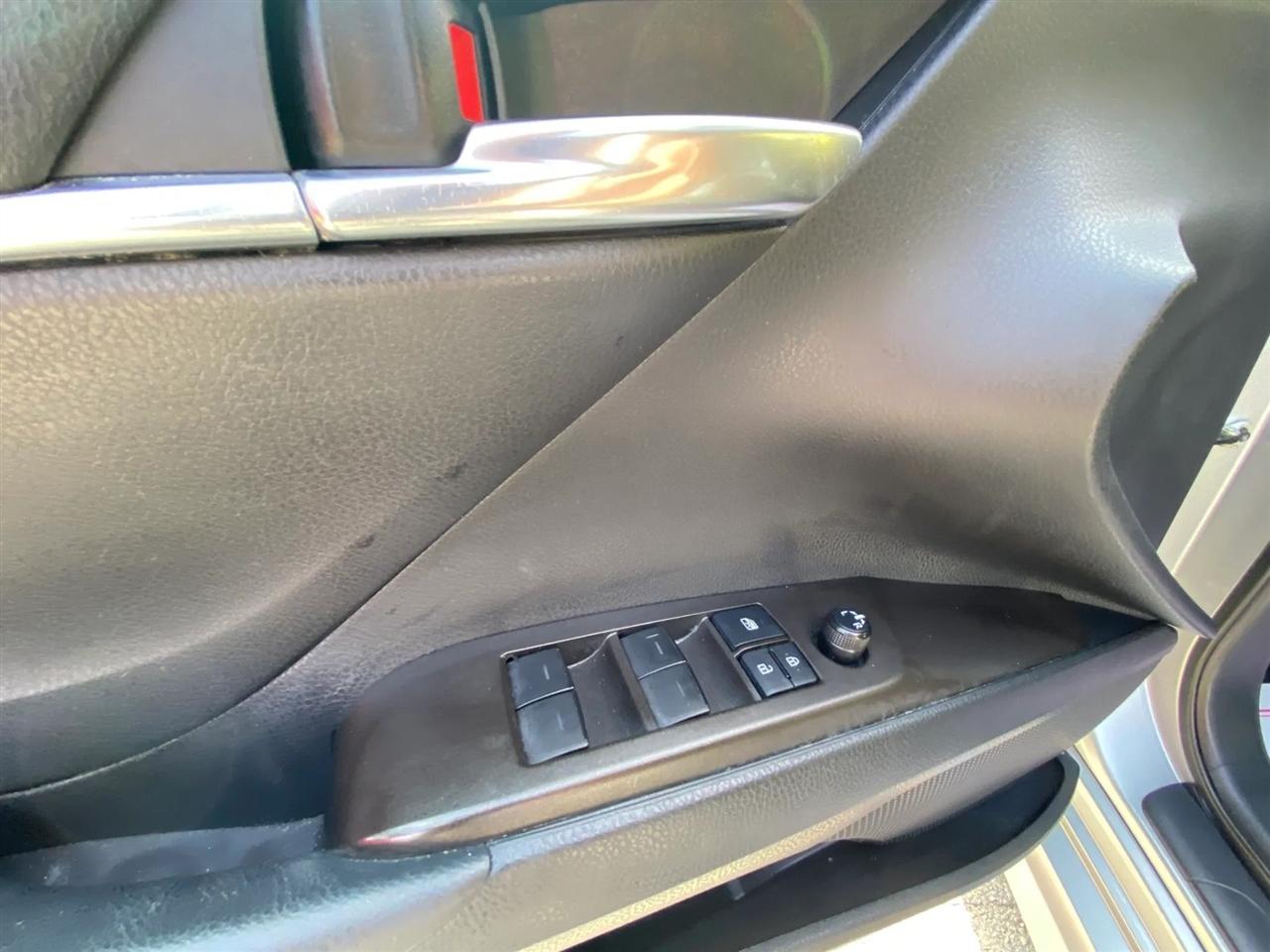 Toyota Camry SE 2021