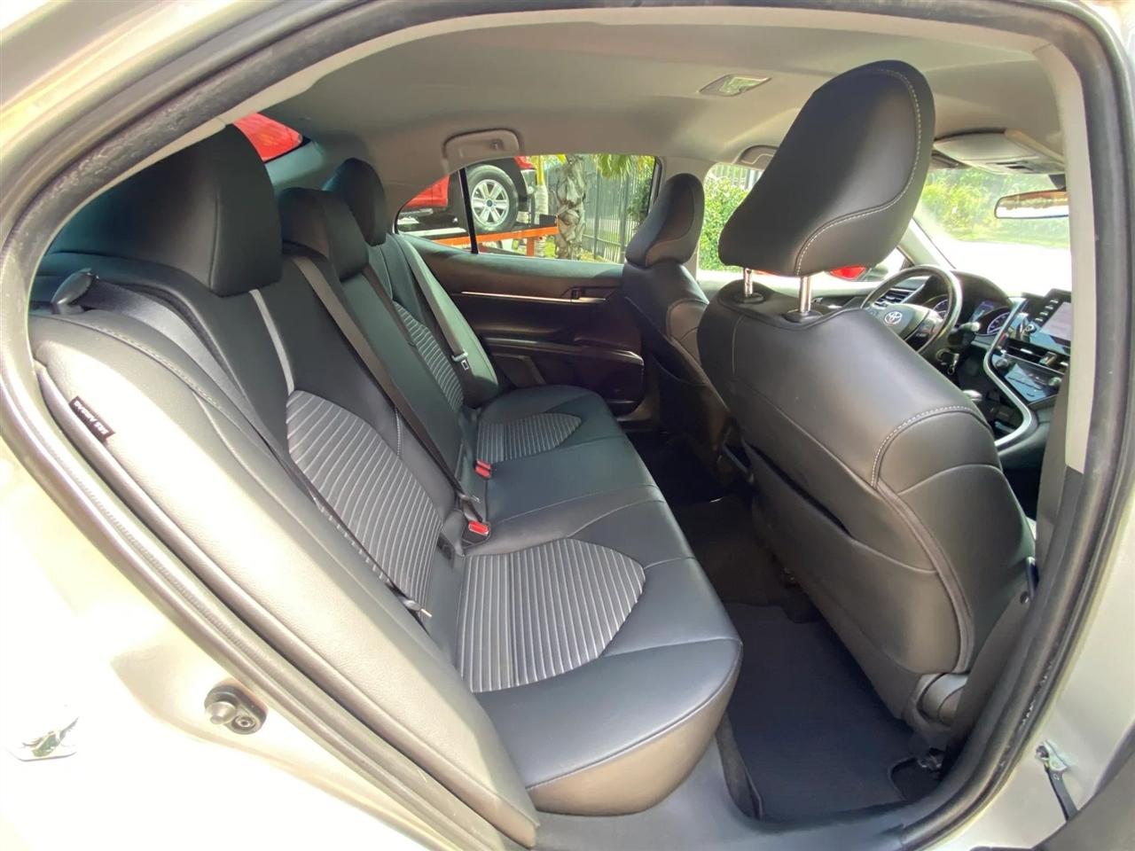 Toyota Camry SE 2021