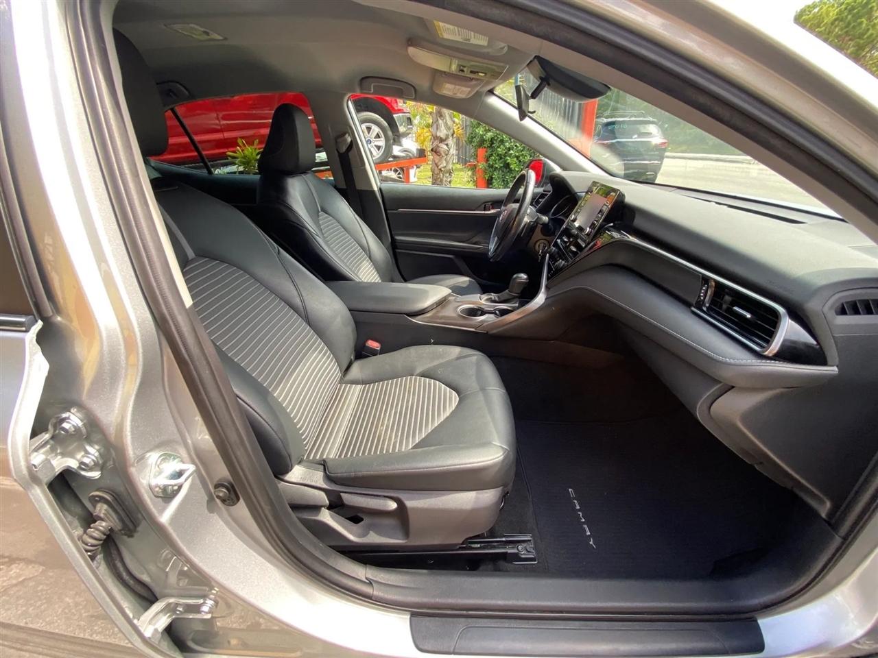 Toyota Camry SE 2021