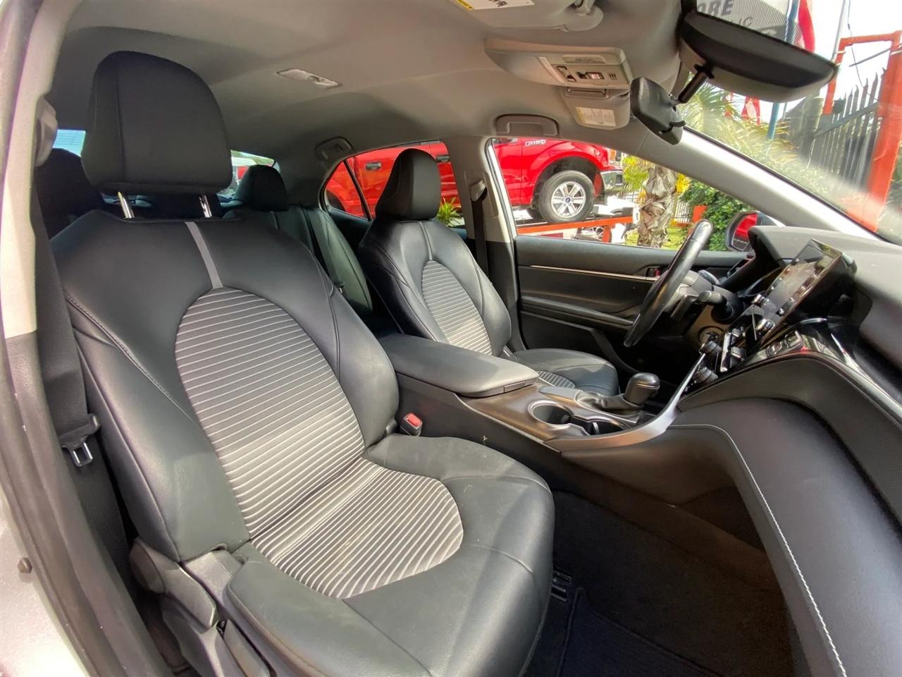 Toyota Camry SE 2021