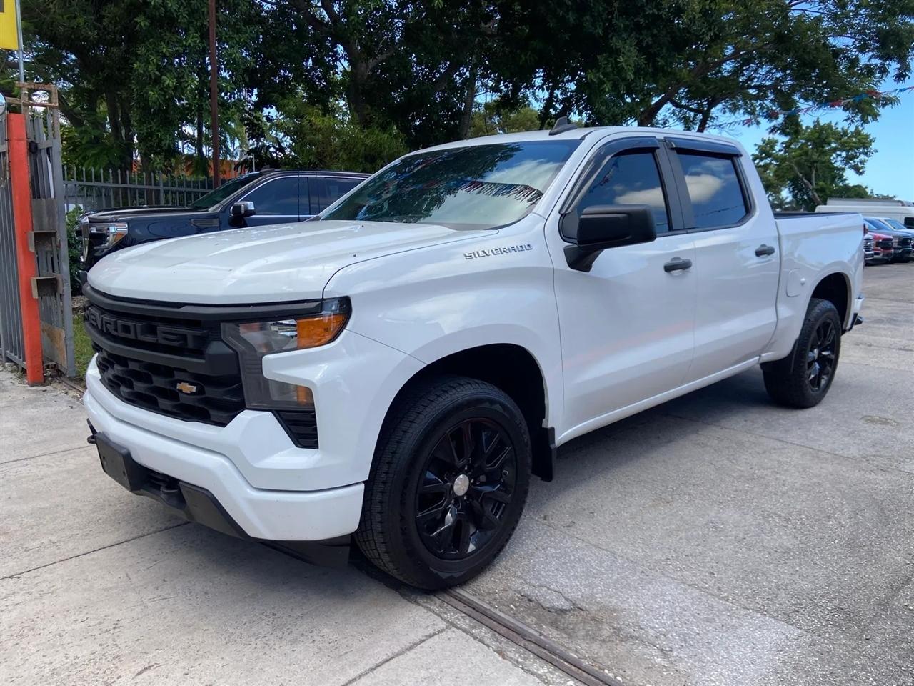 Chevrolet Silverado 1500 Custom Crew Cab 4WD 2023