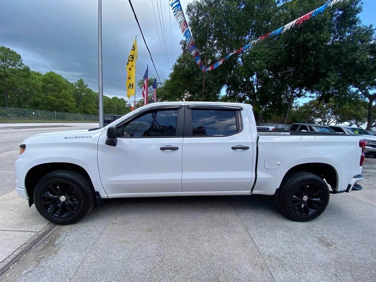 Chevrolet Silverado 1500 Custom Crew Cab 4WD 2023