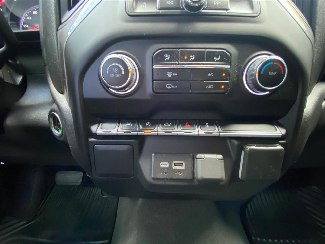 Chevrolet Silverado 1500 Custom Crew Cab 4WD 2023