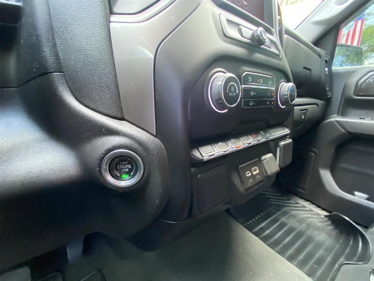 Chevrolet Silverado 1500 Custom Crew Cab 4WD 2023
