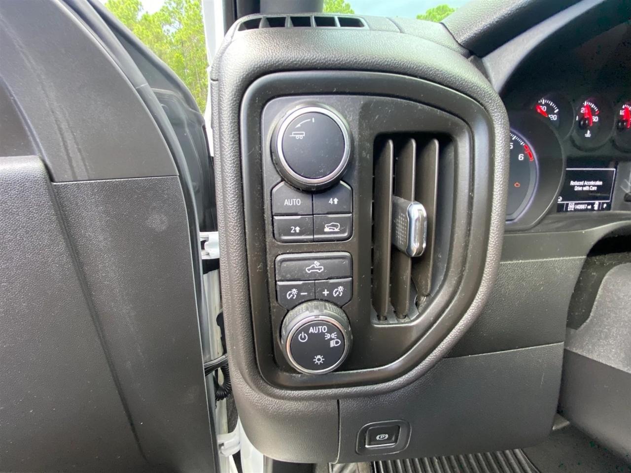 Chevrolet Silverado 1500 Custom Crew Cab 4WD 2023