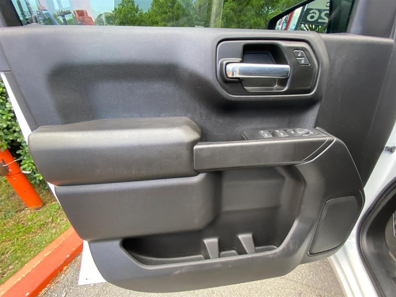 Chevrolet Silverado 1500 Custom Crew Cab 4WD 2023