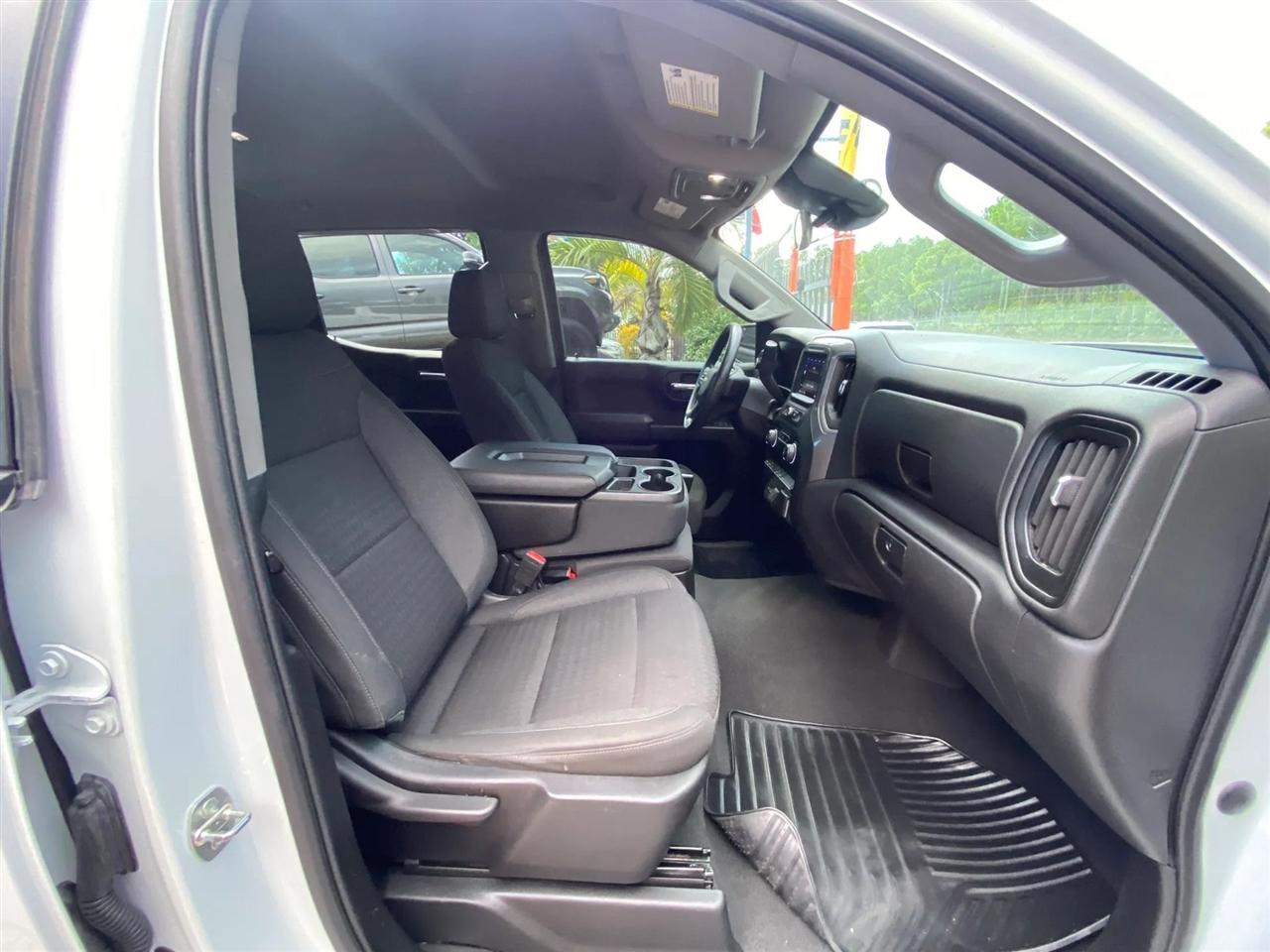 Chevrolet Silverado 1500 Custom Crew Cab 4WD 2023
