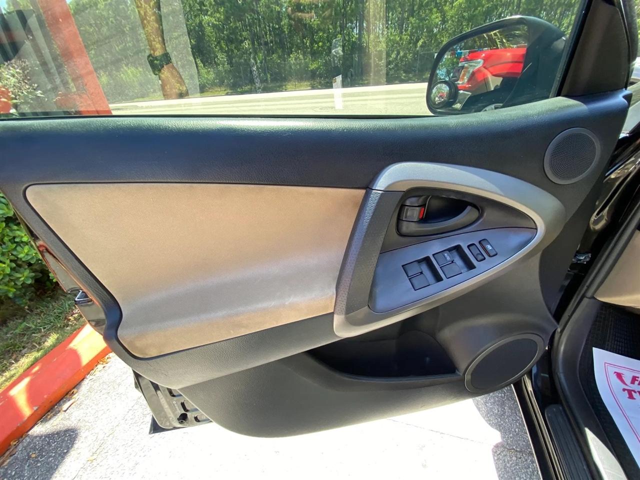 Toyota RAV4 Base I4 4WD 2010