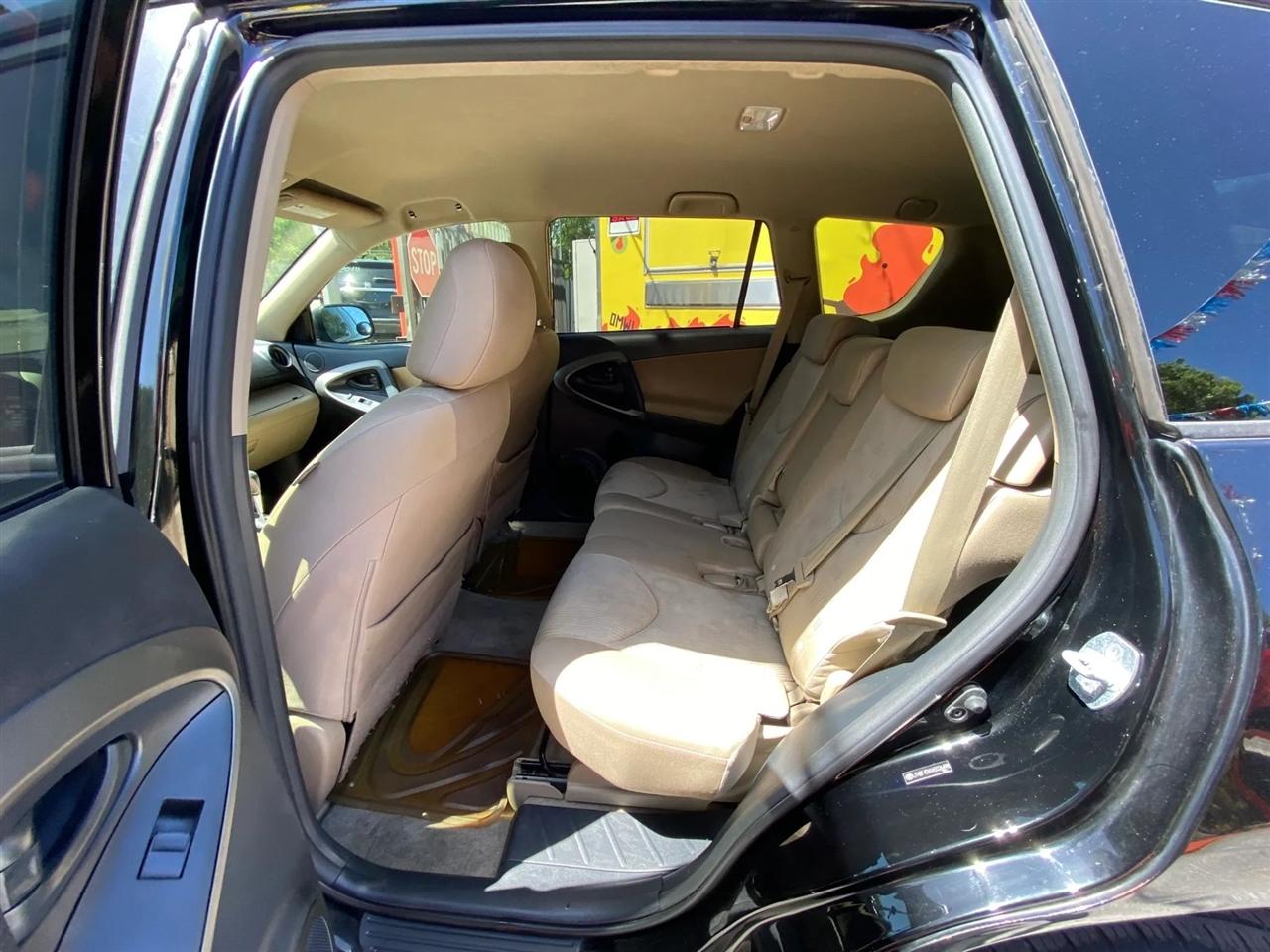 Toyota RAV4 Base I4 4WD 2010
