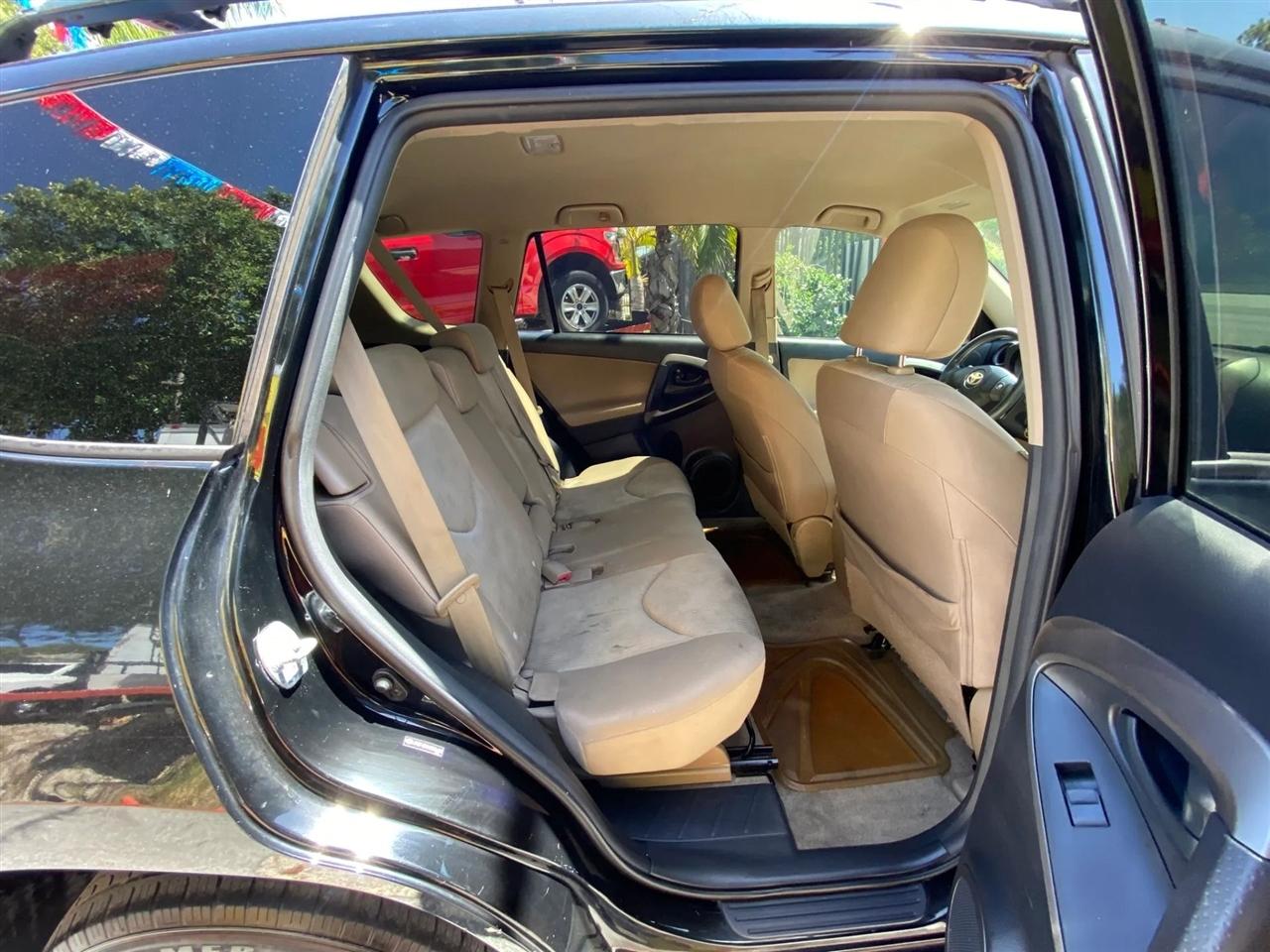Toyota RAV4 Base I4 4WD 2010