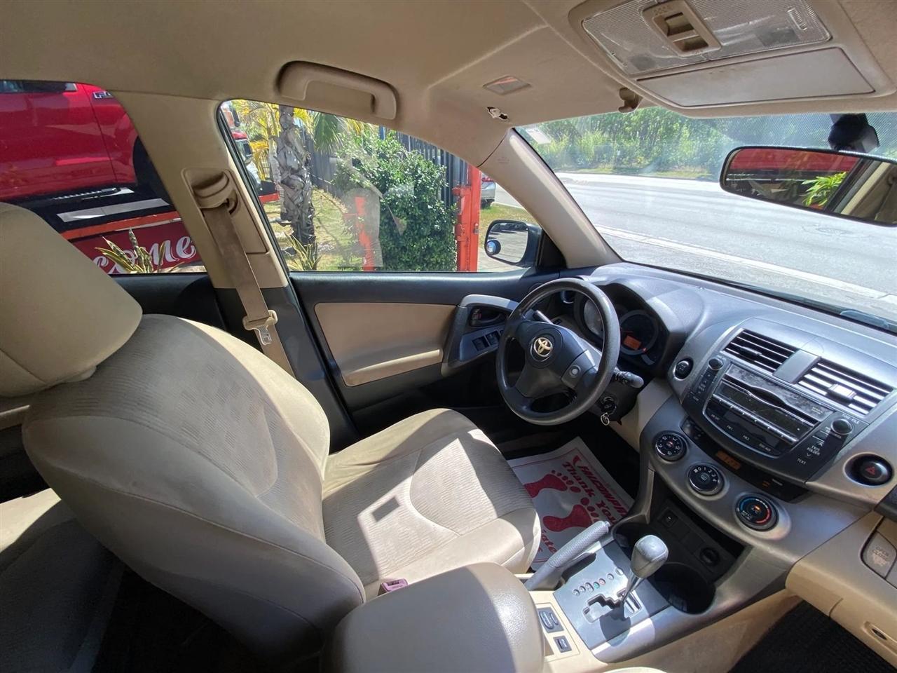 Toyota RAV4 Base I4 4WD 2010